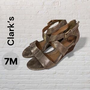 ‼️LAST CHANCE‼️
Sofft Silver Strappy Wedge Sandals